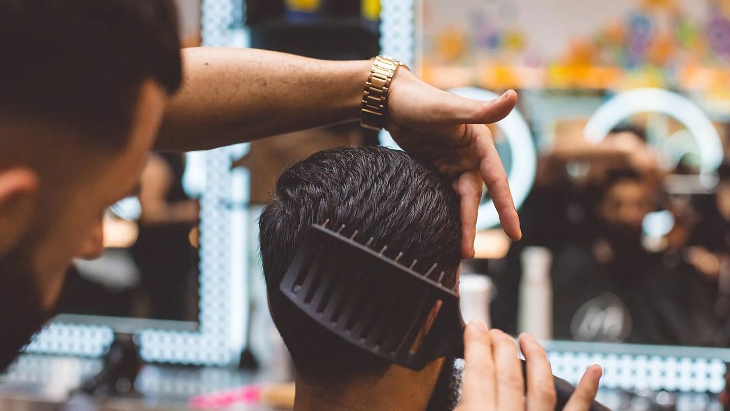 Four Ideas to Select the Right Hairstylist for You