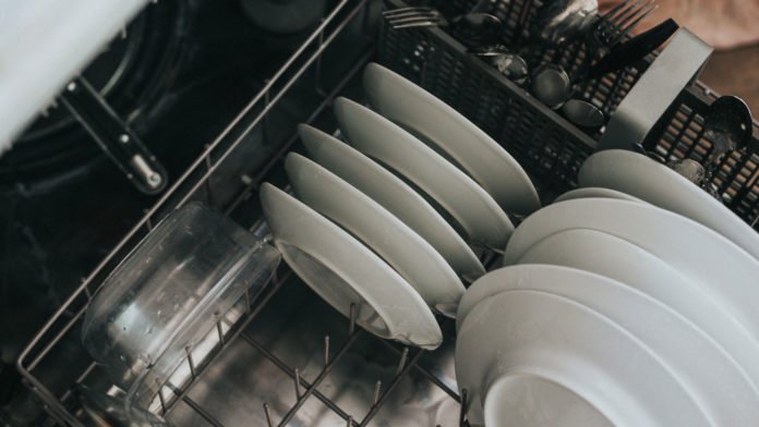5-Things-to-Consider-Before-Buying-Stainless-Steel-Dish-Rack-on-americasbestblog