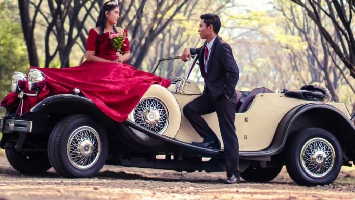 A-Concise-Guide-for-Renting-a-Limo-for-Prom-on-americasbestblog